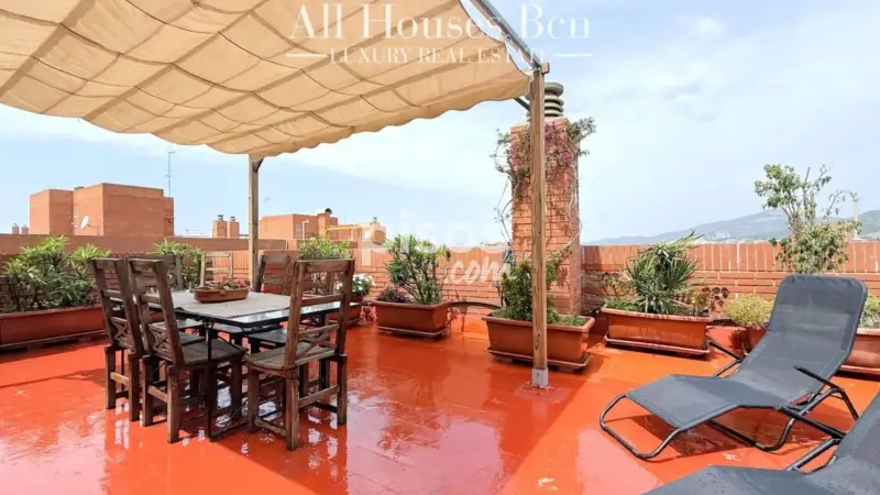 Atico Duplex con Terraza 65m2 Vistas Despejadas Barcelona