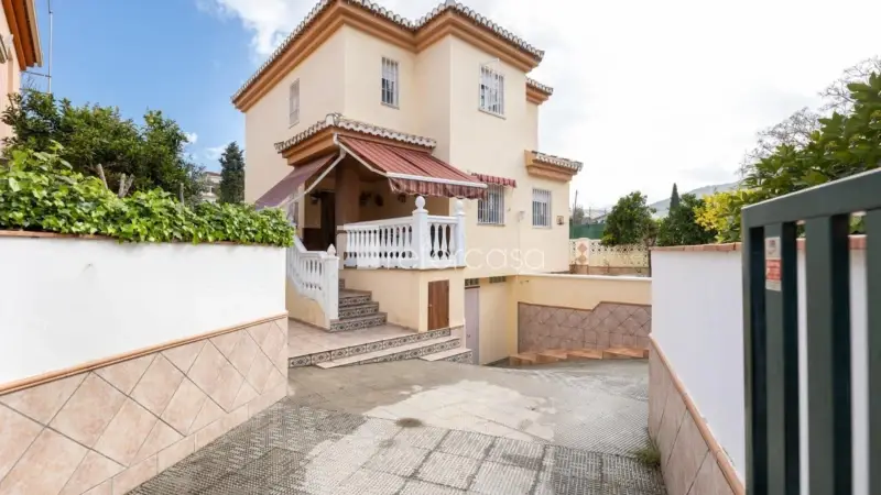 Chalet en Venta Cenes de la Vega  4 Dormitorios Piscina