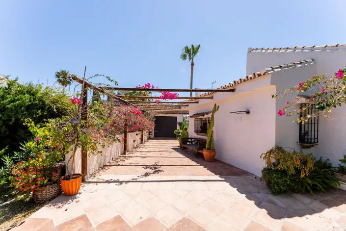 Villa Rústica 4 Dormitorios en Venta Costa del Sol