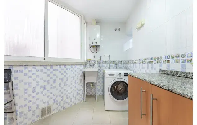 Rent 4 bedroom apartment of 110 m² in Alicante