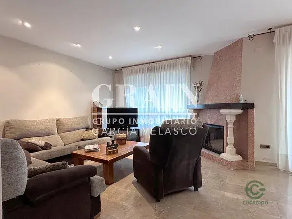 Chalet Adosado en Albacete con Piscina y Barbacoa