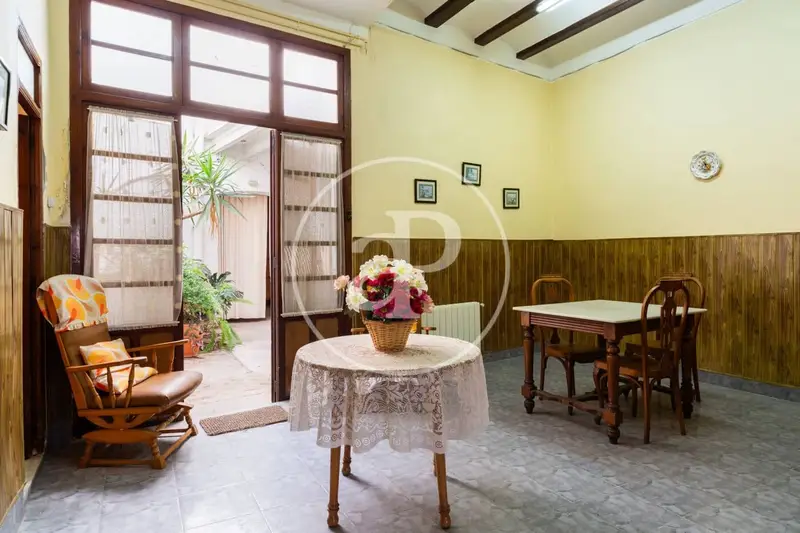 Chalet en venta en Bétera Valencia 330m2 con patio y terraza