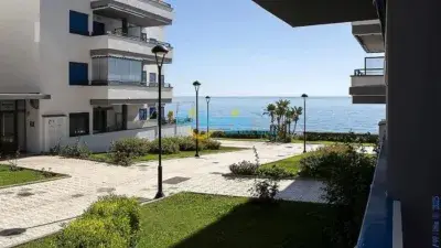 Apartamento en Torrox Costa con Vistas al Mar