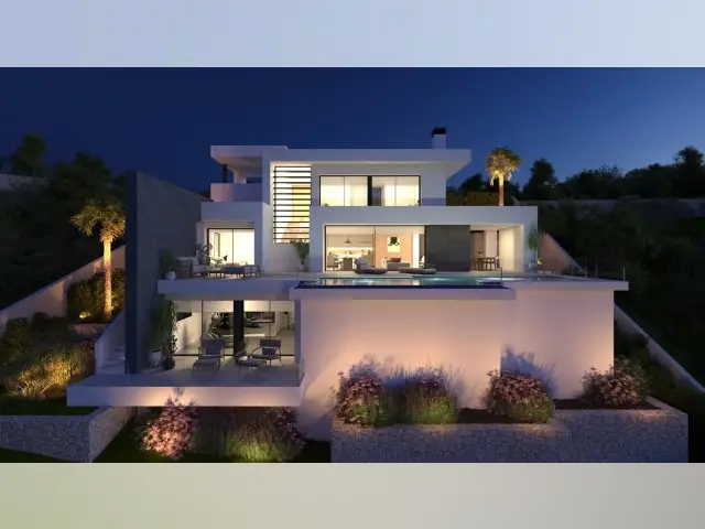 Chalet Moderno en Cumbre del Sol con Piscina Privada y Vistas al Mar