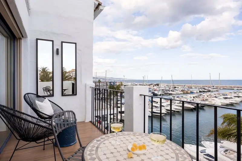 Ático Dúplex en Puerto Banús con Vistas al Puerto Deportivo