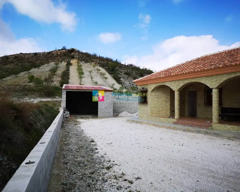 Chalet en Los Cerricos con 3 Dormitorios y Garaje
