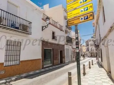 Local Comercial con Vivienda en Nerja Centro