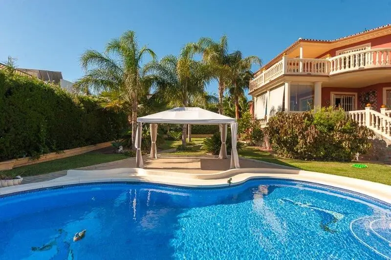 Villa en Playamar 4 Dormitorios 3 Baños Garaje Cerca de la Playa