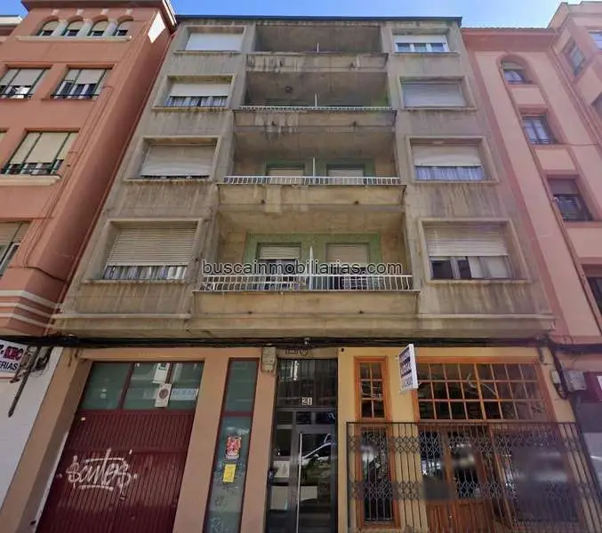 Edificio en Venta en Centro de Le
ón: 5 Viviendas y Local Comercial