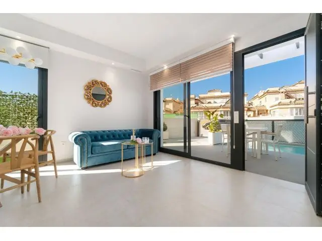 Villa en Venta Los Montesinos 3 Dormitorios 3 Baños Jardin Solarium