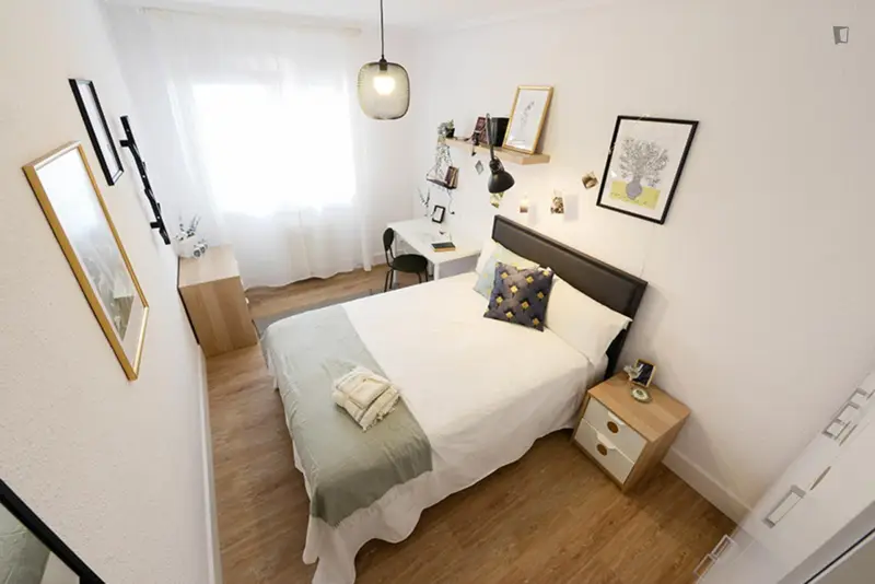 Habitaci
ón Doble en Piso de 110m2 Reformado