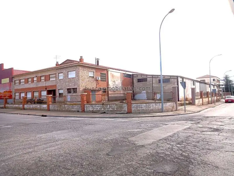 Nave Industrial y Oficinas en Venta Teruel