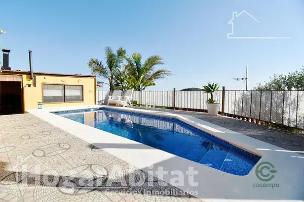 Chalet con Piscina y Vistas Panorámicas en Borriol