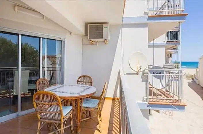 Apartamento 2 Dormitorios Denia Primera Linea de Playa Vistas al Mar