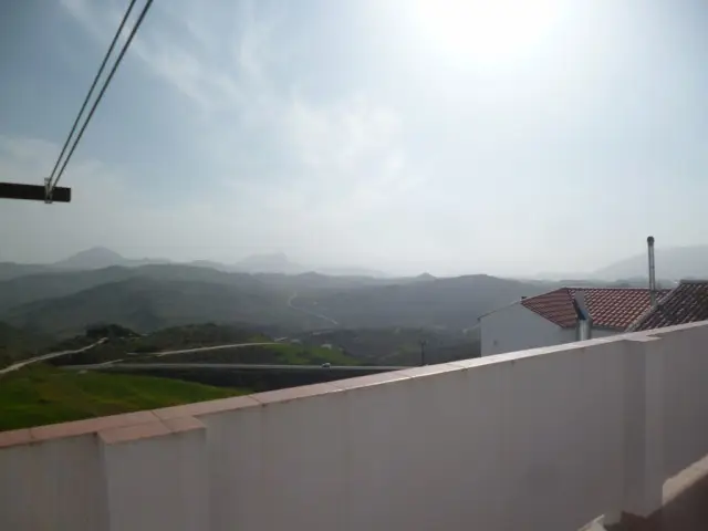 Casa de 4 Dormitorios en Olvera con Vistas Panorámicas