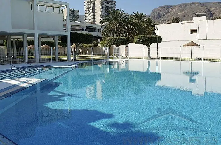 Venta Piso 3 Dormitorios Aguadulce Sur Piscina Garaje