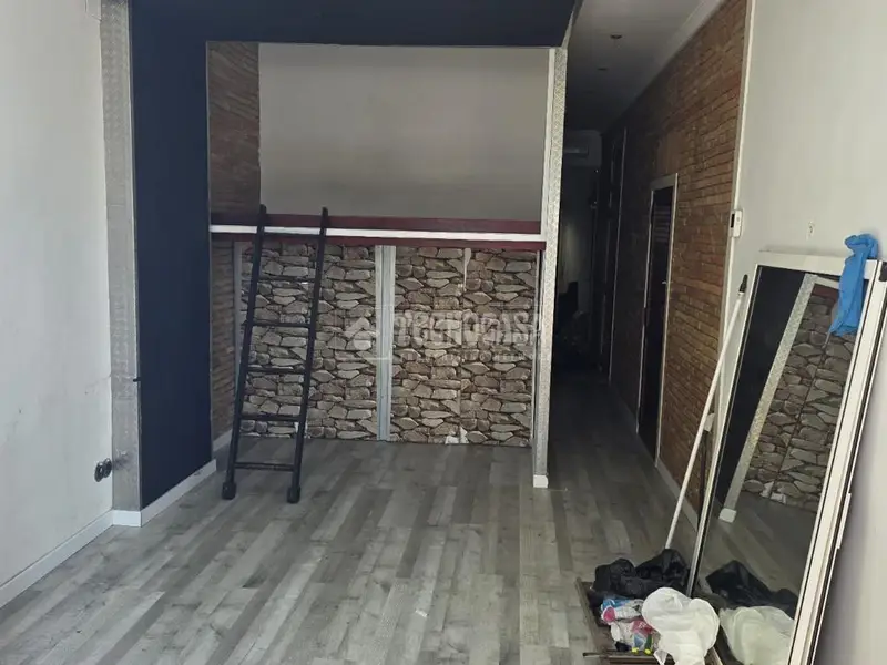Piso en venta Ciutat Vella a reformar con terraza