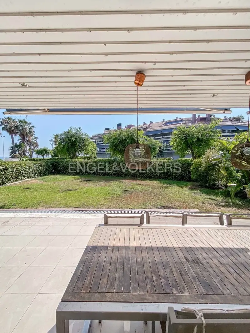 Apartamento en Terramar Sitges con Jardin y Piscina