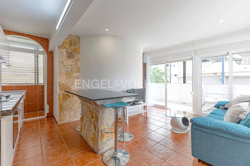 Apartamento en Sitges con Terraza y Piscina - 2 Dormitorios