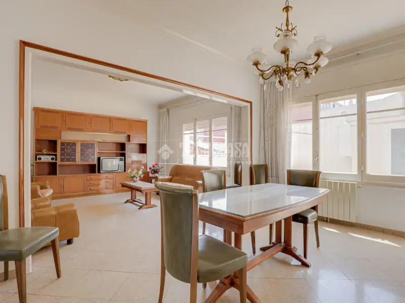 Casa Esquinera en Sant Pere Nord con Garaje y 3 Habitaciones