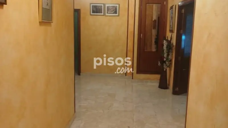 Piso en venta en Motril 5 dormitorios Cocina amueblada