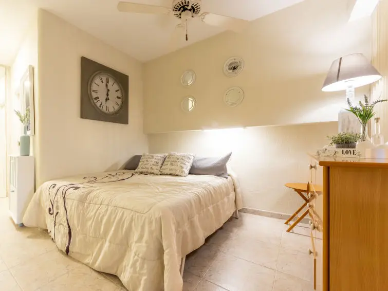 Apartamento 1 Dormitorio El Pineda Cerca de la Playa
