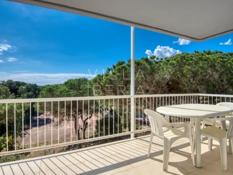 Apartamento Reformado en Platja d Aro con Vistas Verdes y Parking