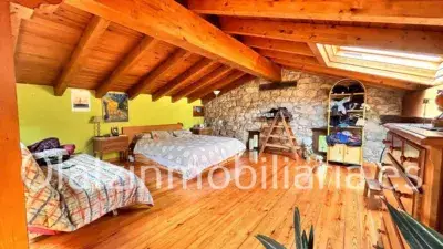 Casa en venta en Arcentales: Refugio de diseño con piscina y huerta