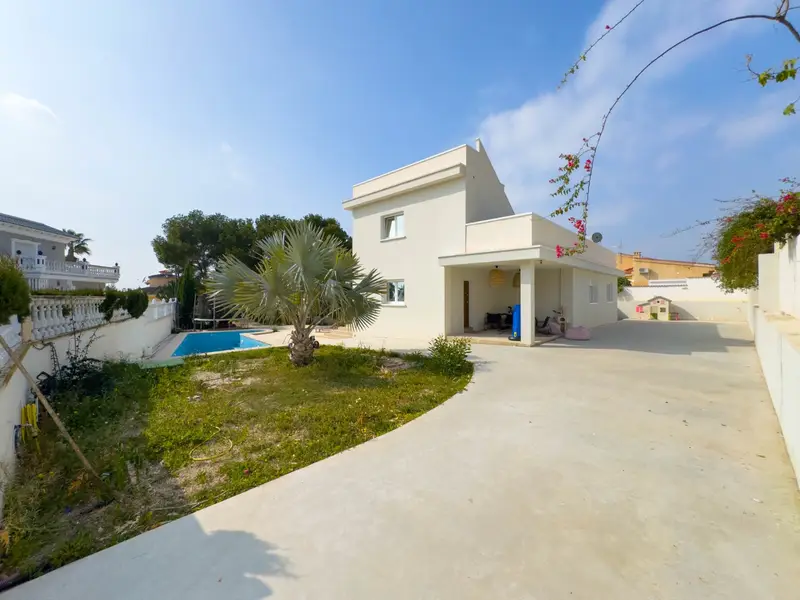 Casa con Piscina en Rojales 3 Dormitorios 3 Baños