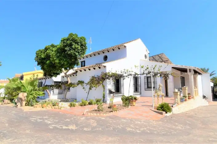 Villa de Lujo 4 Dormitorios en Villamartin