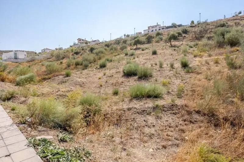 Parcela en Altos de la Zubia con Proyecto de Vivienda