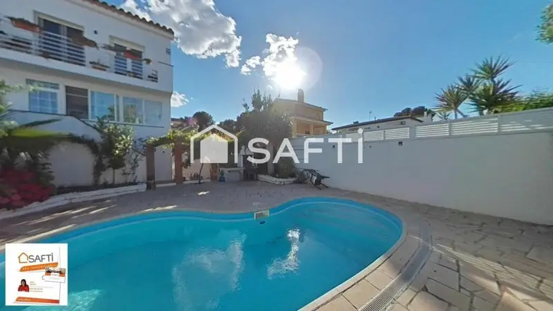 Chalet en Venta El Vendrell 4 Habitaciones Piscina Jardin Vistas al Mar