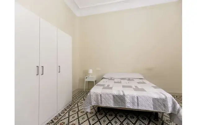 Alquiler Habitaciones Granada Mujeres Profesionales Estudiantes 300m²