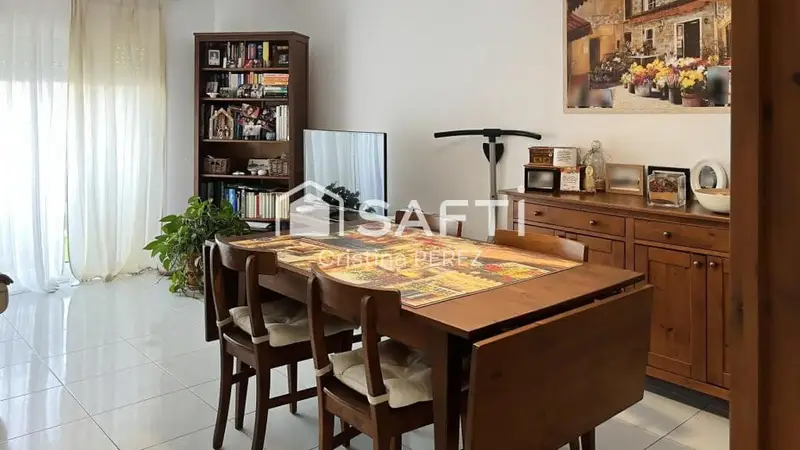Adosado en Blanes con Local Comercial 180m2