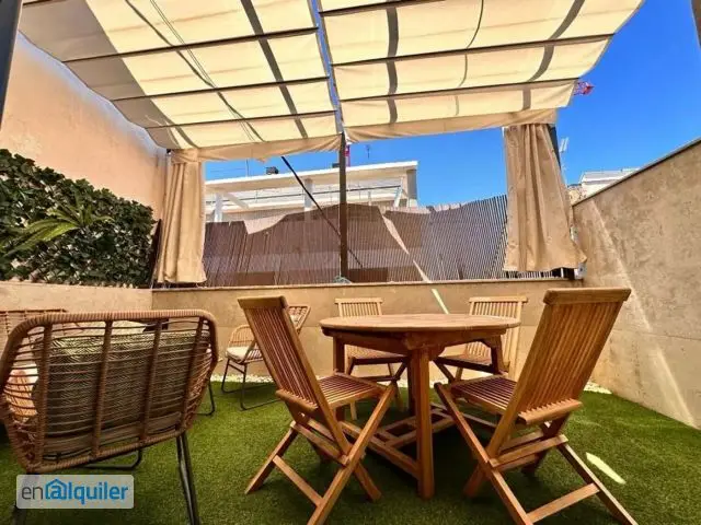 Estudio Moderno en Madrid con Terraza y Balcón