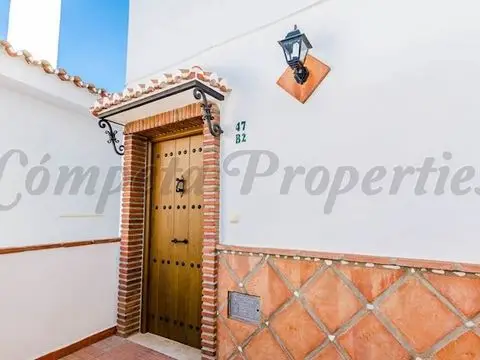 Casa-Villa de 3 Dormitorios en venta Competa, España