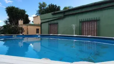 Chalet en Venta en Cheste con Piscina y Terreno Rustico