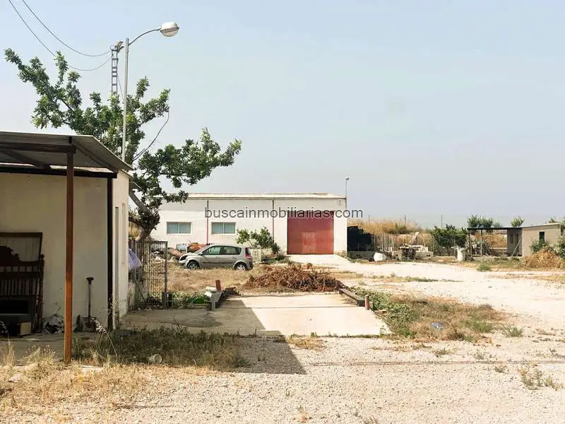 Venta Terreno Rustico con Nave Industrial en Orihuela