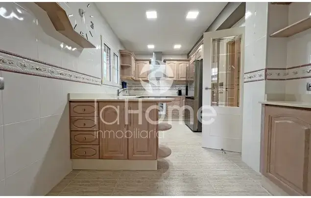 Rent 5 bedroom house of 218 m² in Riba-roja de Túria