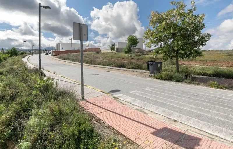 Venta Parcela en La Zubia 200m2 Edificabilidad 40%