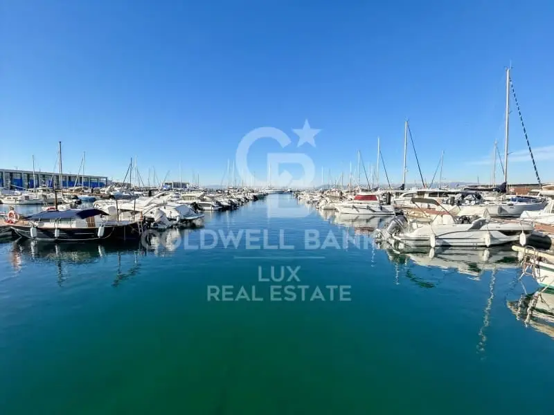 Apartamento de Lujo en Roses con Vistas al Mar