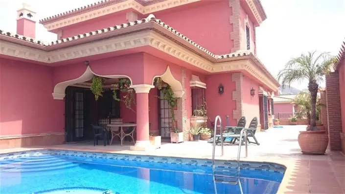 Villa de Lujo en Venta en Mijas Costa 3 Dormitorios