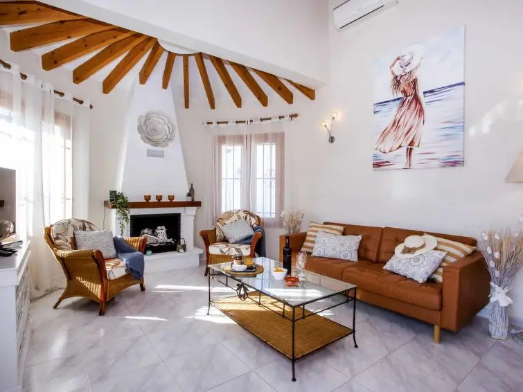 Casa-Villa de 3 Dormitorios alquiler Pegó, España