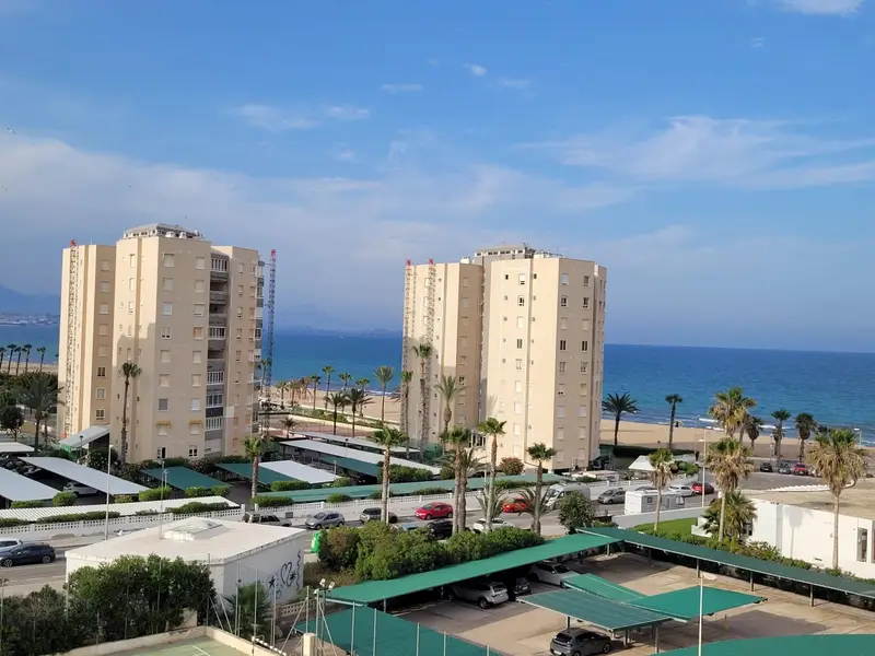 Apartamento con Vistas al Mar en Urbanova Alicante