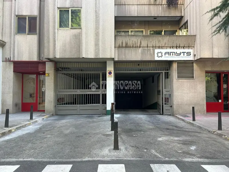 Plaza de Garaje en Venta - C Sta Cruz de Marcenado - Amplia y de facil acceso