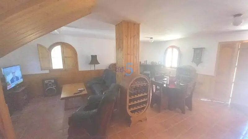 Finca de 5 Dormitorios en Jalon Cerca de Calpe y Moraira