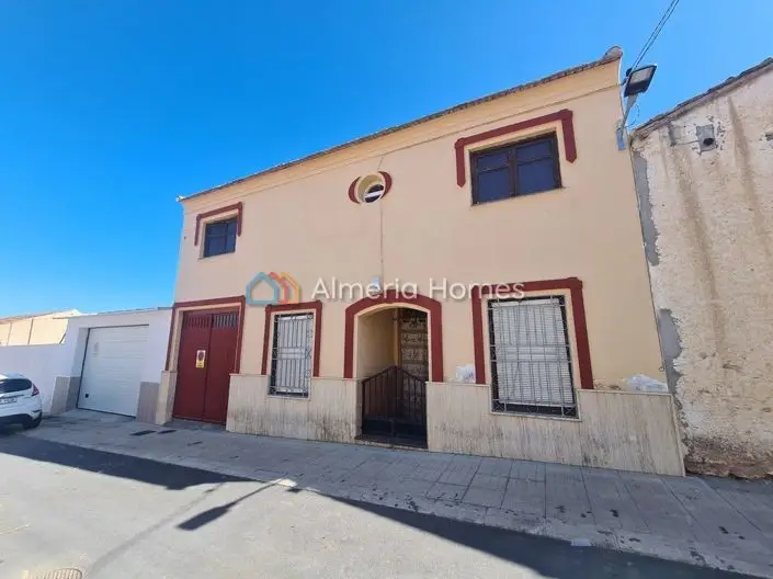 Casa de 5 Dormitorios en Caniles