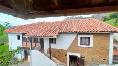 Casa Rustica en Pravia con Jardin y Horreo