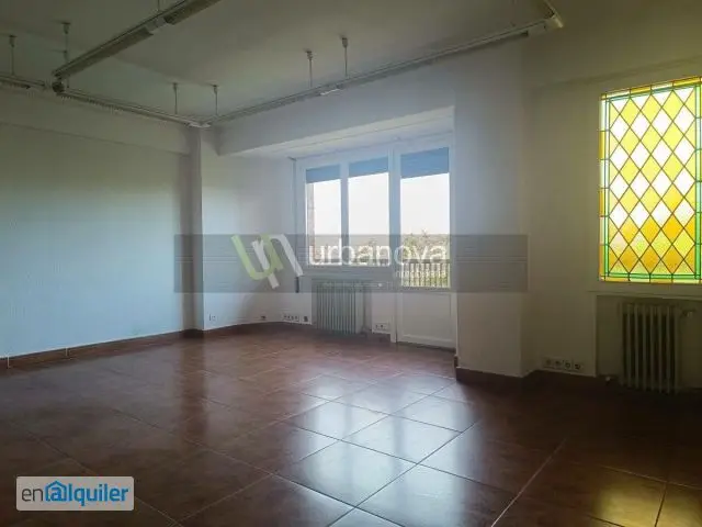 Piso en Alquiler Avenida La Paz 6 habitaciones