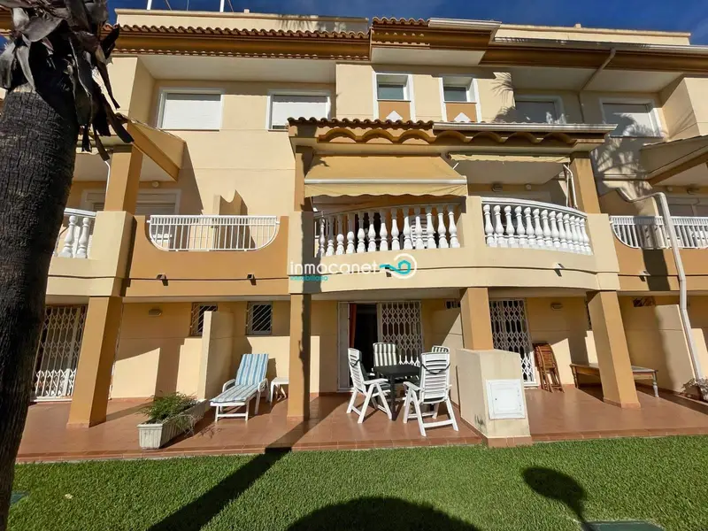 Pareado en venta en Oliva con vistas al mar